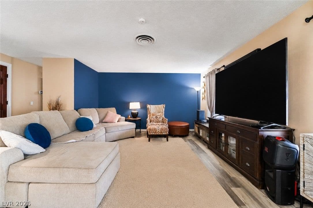 1404 Gloria Lane photo 5