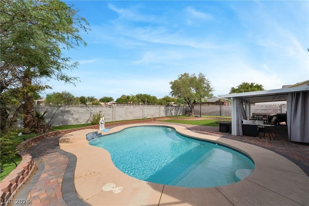 1404 Gloria Lane photo 4