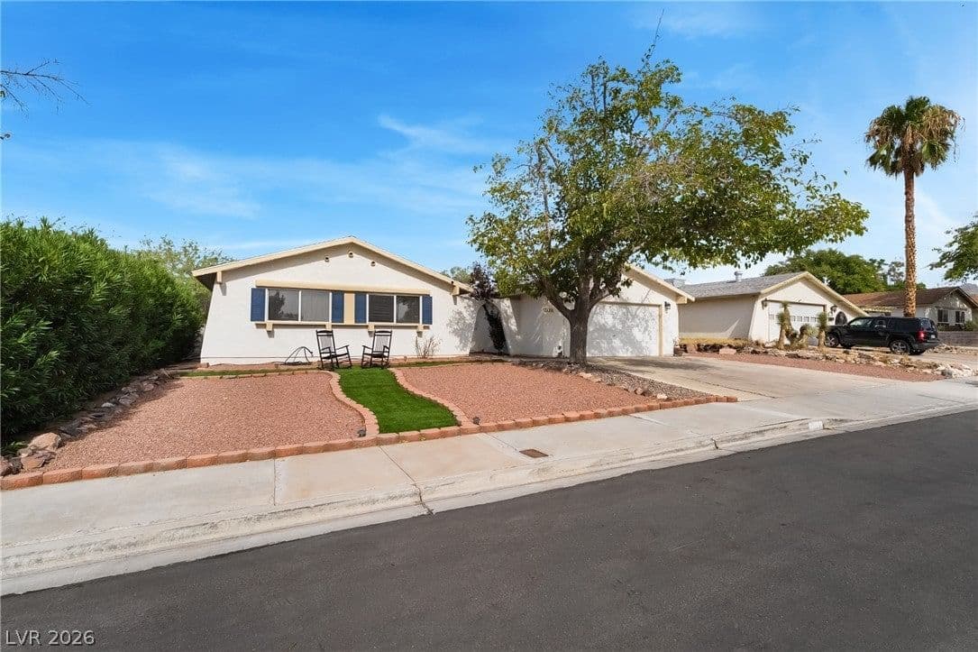 1404 Gloria Lane photo 2