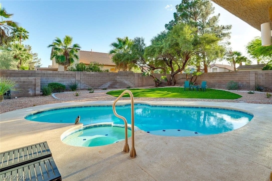 1045 Thornfield Lane photo 4