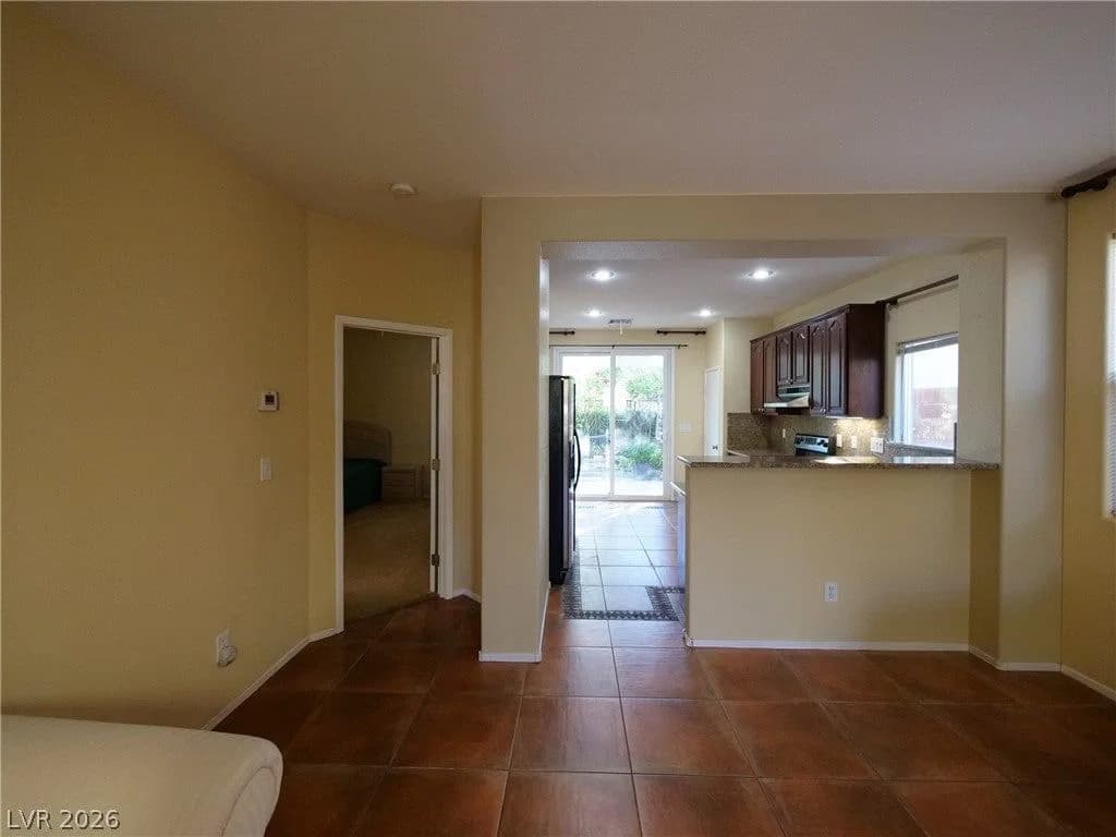 924 Percy Arms Street photo 5