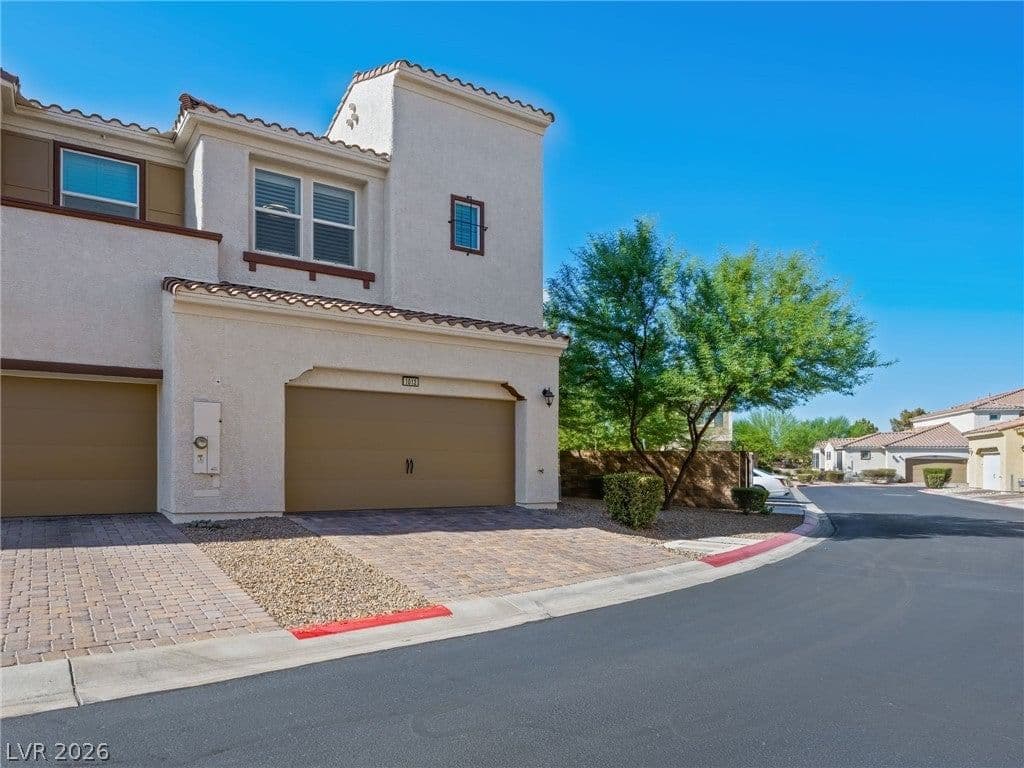 1012 Via Lombardi Avenue photo 5