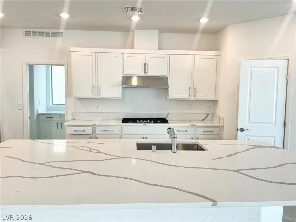 632 Stone Hammer Avenue photo 2
