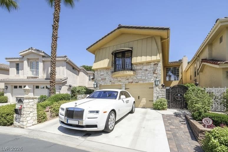 2863 Queens Courtyard Drive