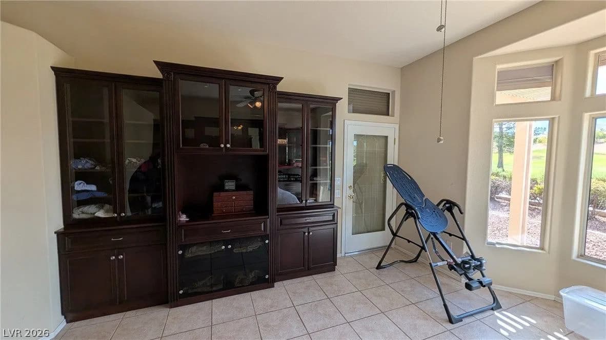 2729 Spalding Drive photo 2