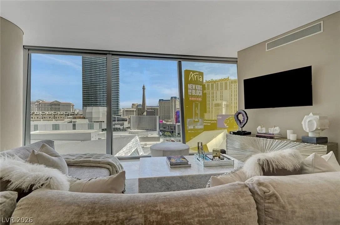3722 Las Vegas Boulevard photo 2