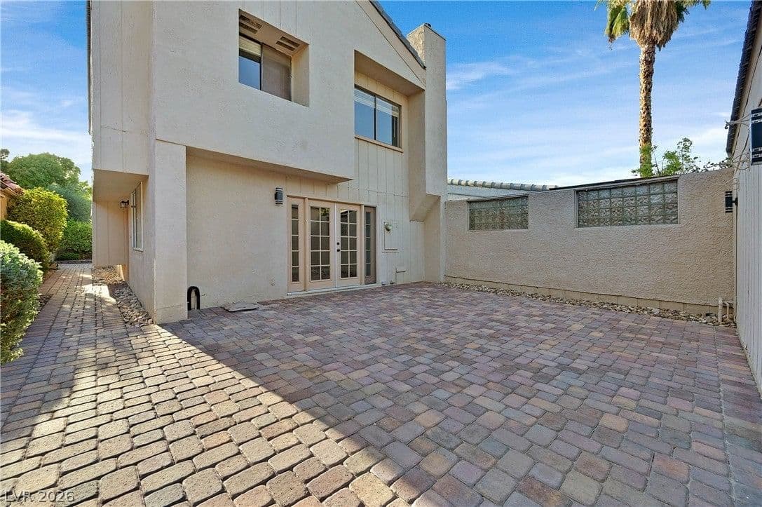 3031 Bel Air Drive photo 2