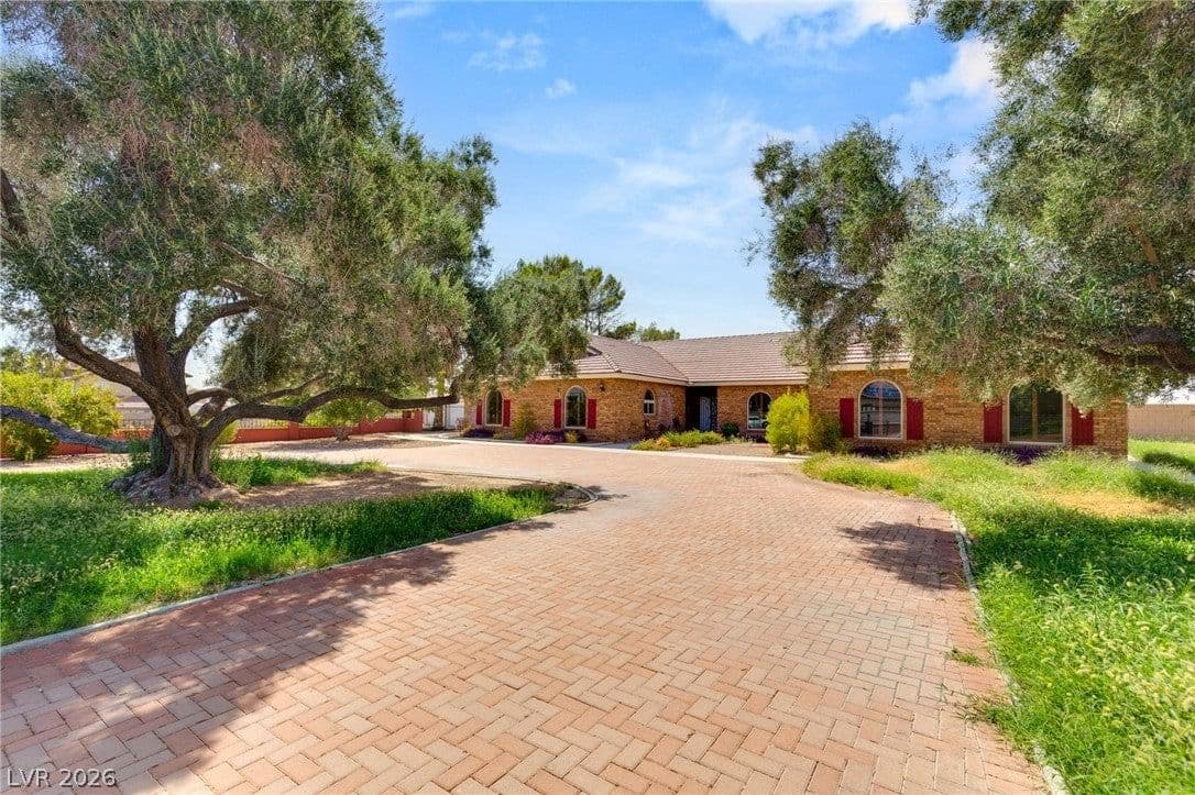 8385 La Madre Way photo 2