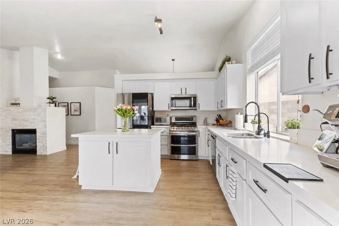 826 Samoy Street photo 5