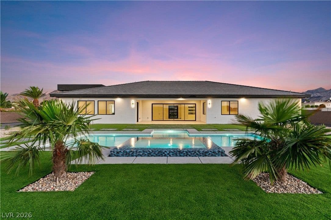 470 Paradise Hills Drive photo 2