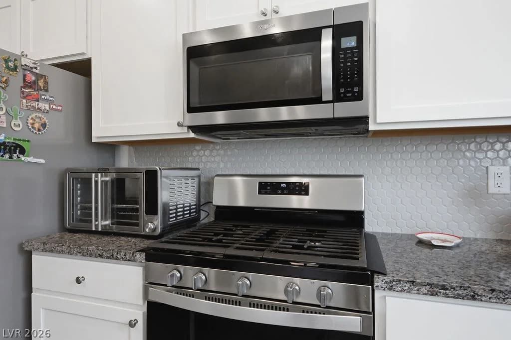 1371 Graphite Avenue photo 4