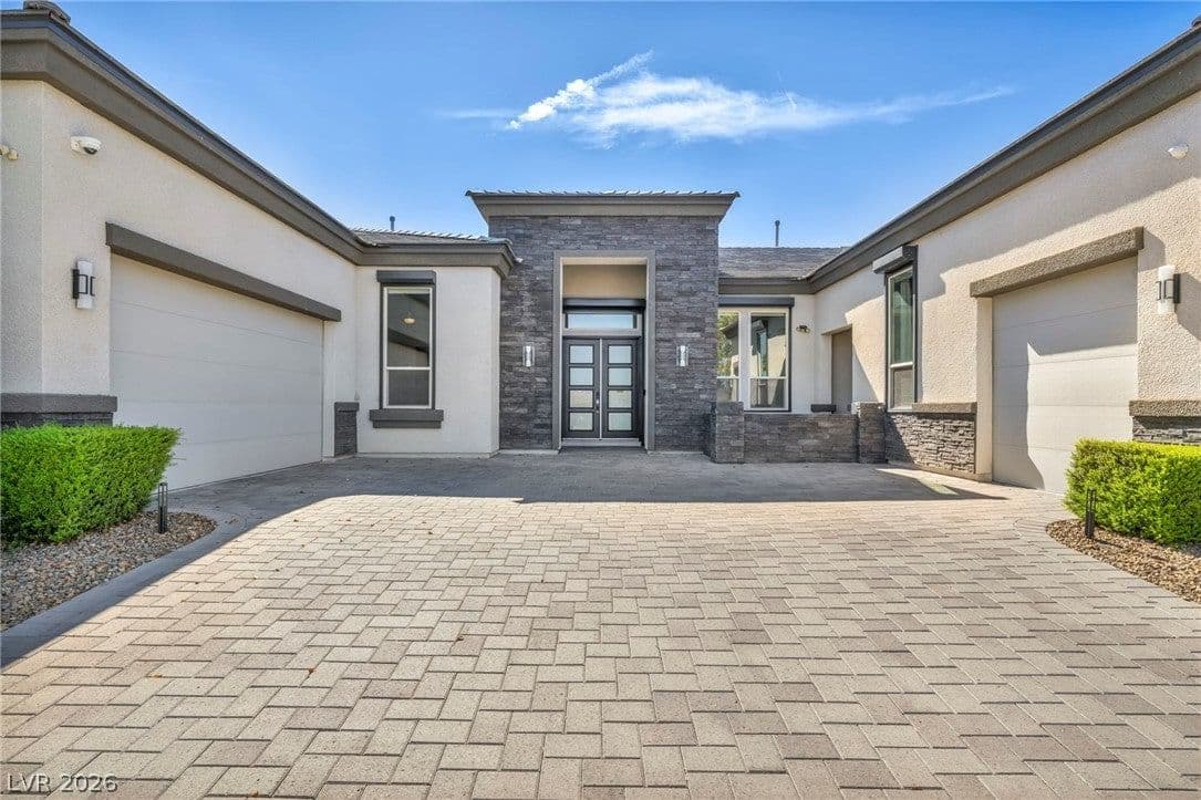 1121 Du Fort Hills Court photo 3