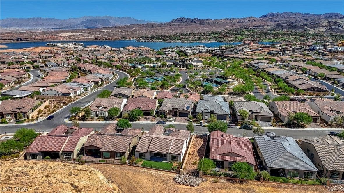 137 Mirage View Drive photo 4