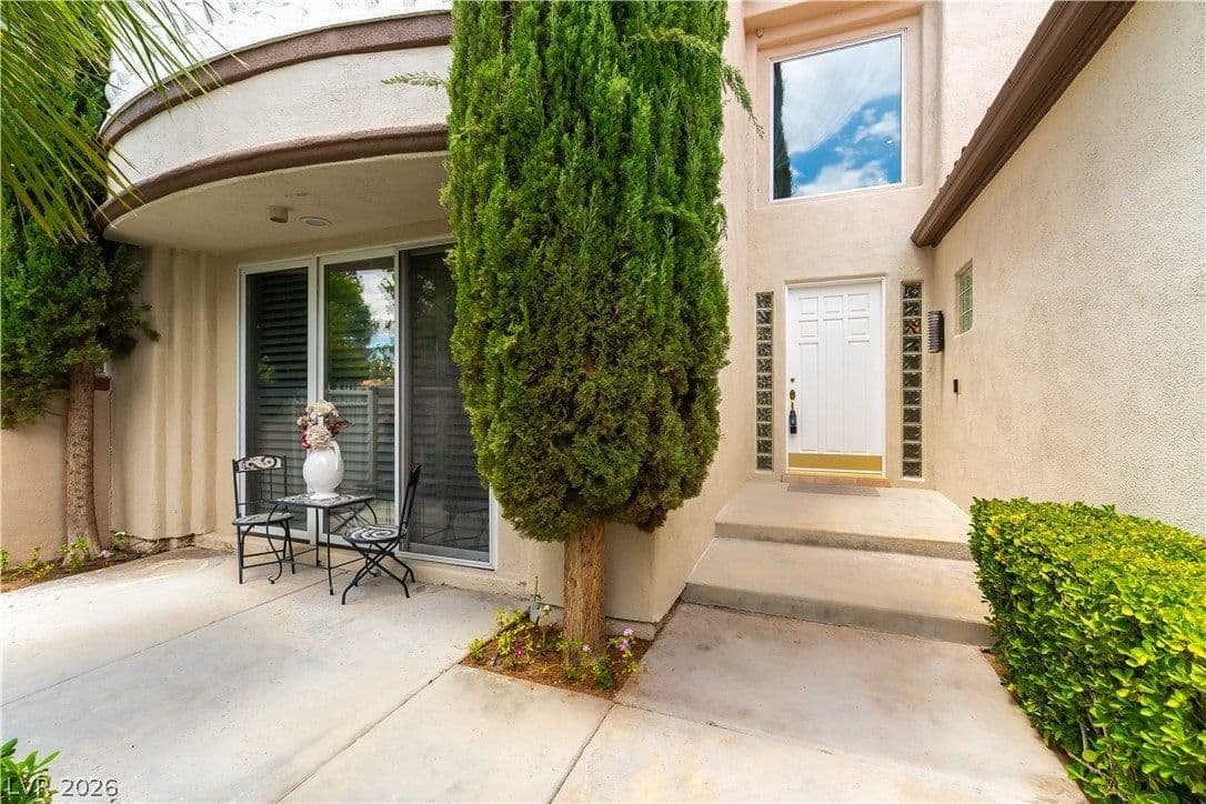 8240 Horseshoe Bend Lane photo 2