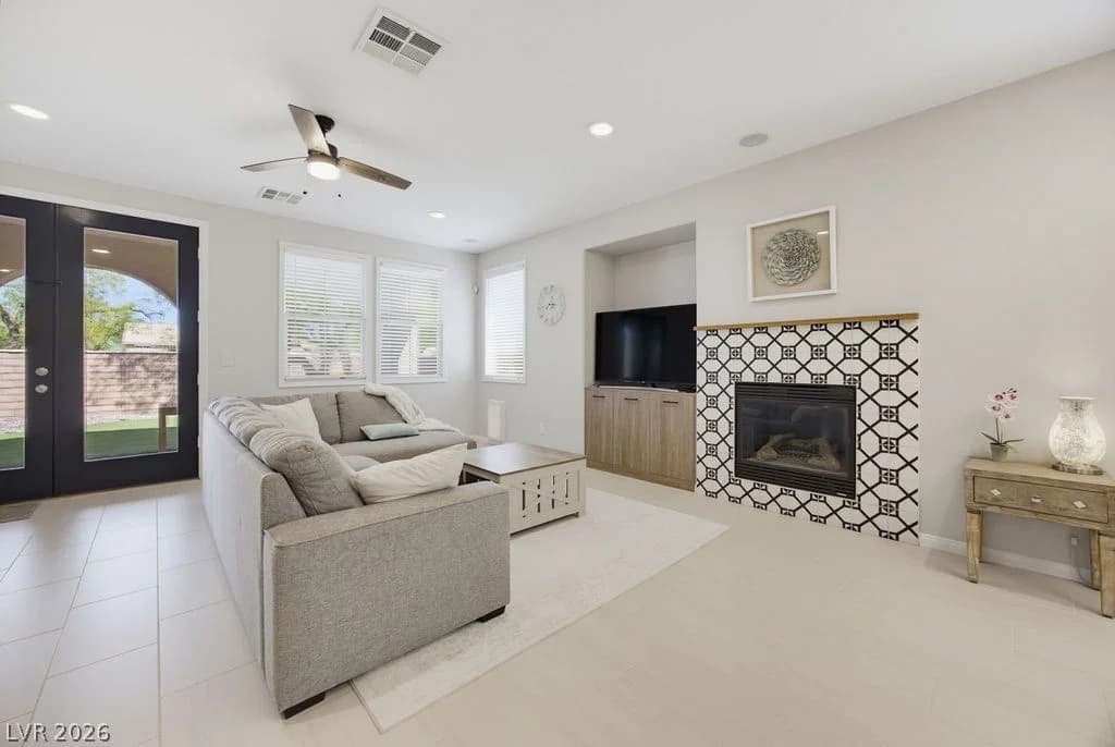 10016 Silver Cliff Street photo 5