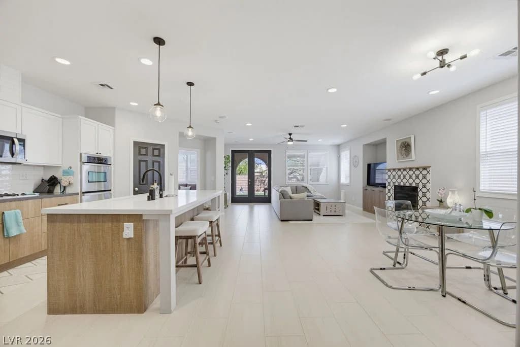 10016 Silver Cliff Street photo 3