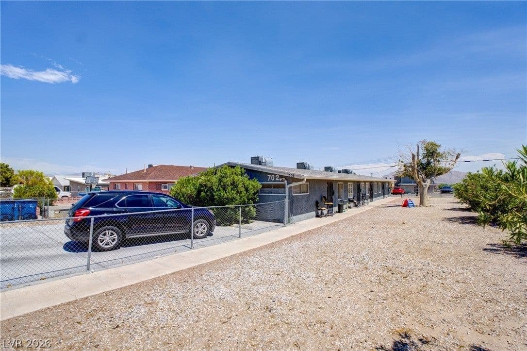702 10th Street photo 4