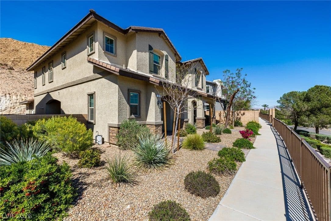 12 Kimberlite Drive photo 3