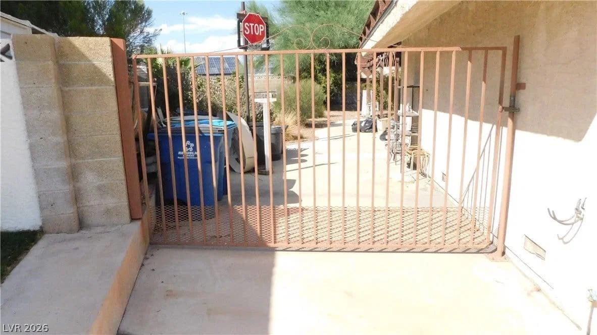 6600 Pickford Lane photo 2