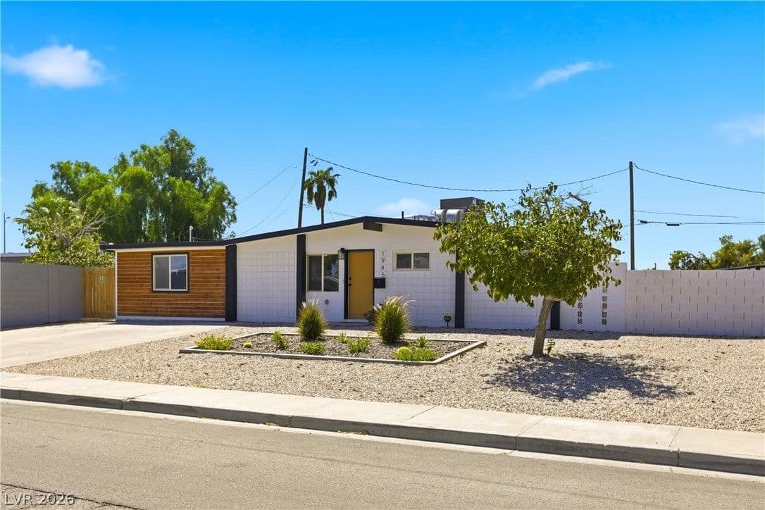 1945 Palma Vista Avenue photo 2