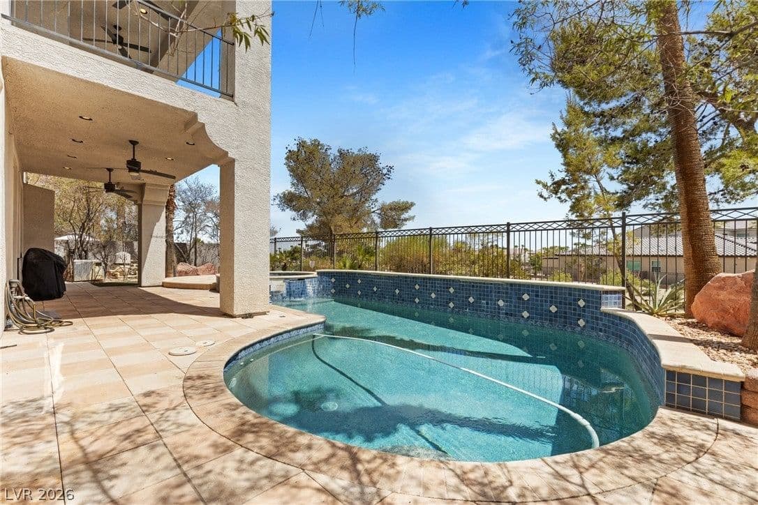 32 Cascade Lake Street photo 4