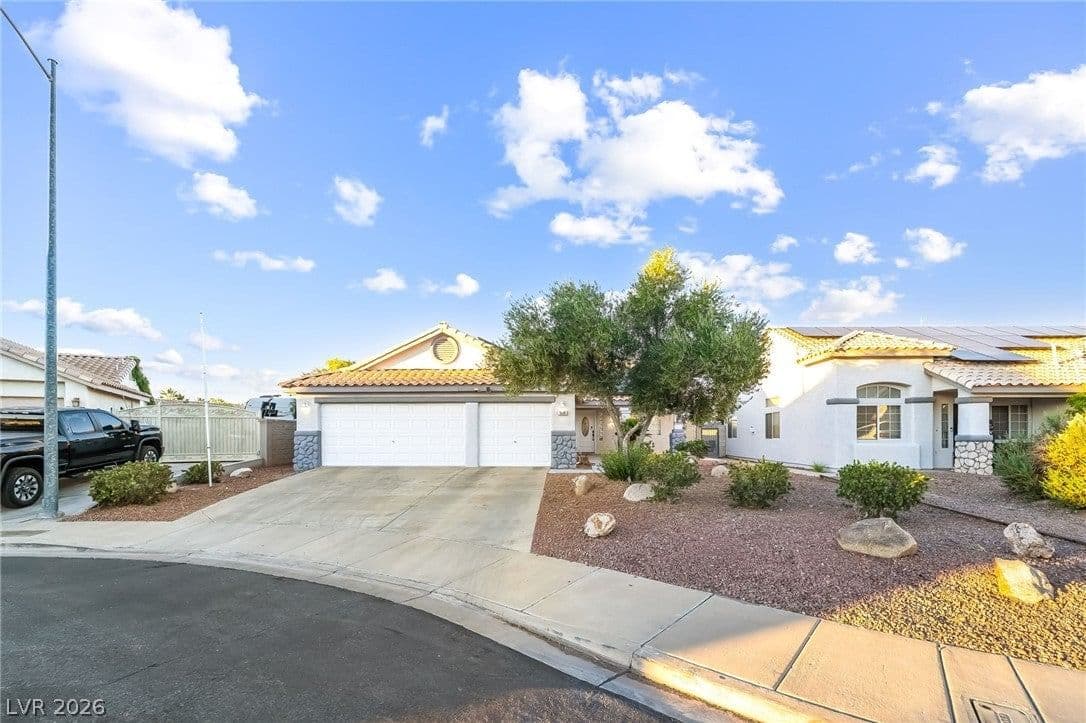 1036 Chaplet Court photo 3