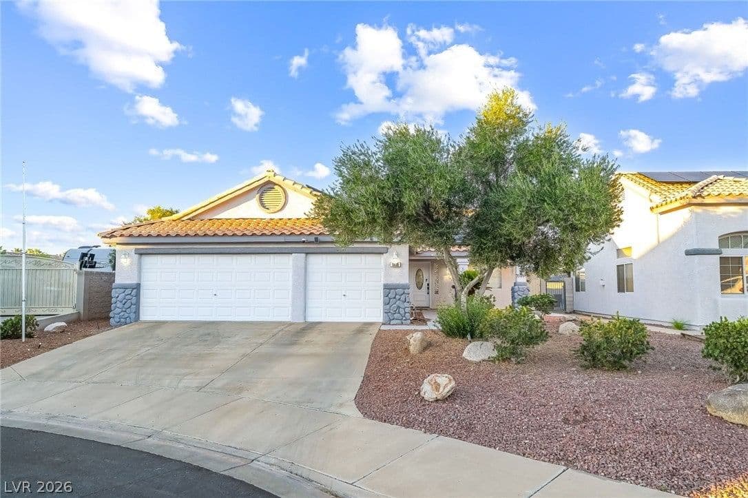 1036 Chaplet Court photo 2