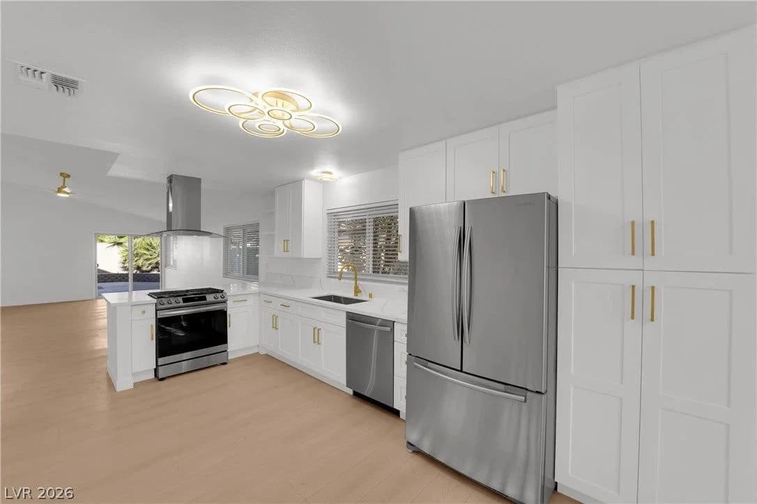 2353 Moorpark Way photo 5
