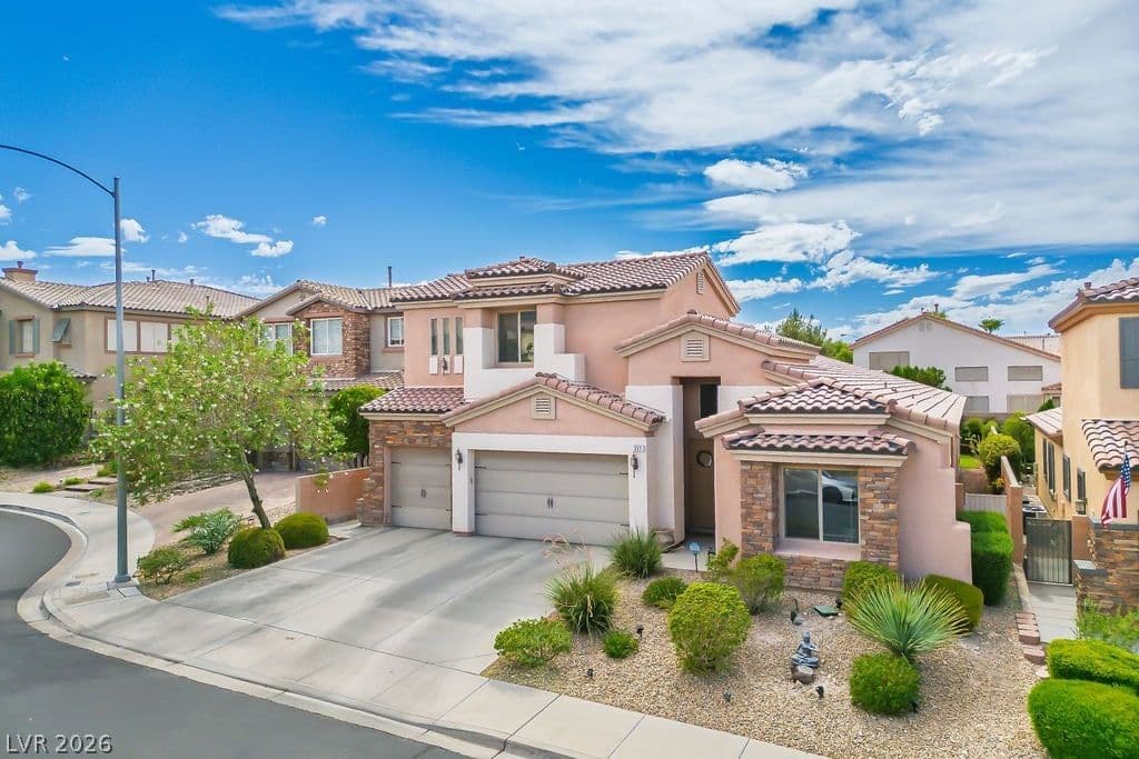 317 Goldstar Street photo 2