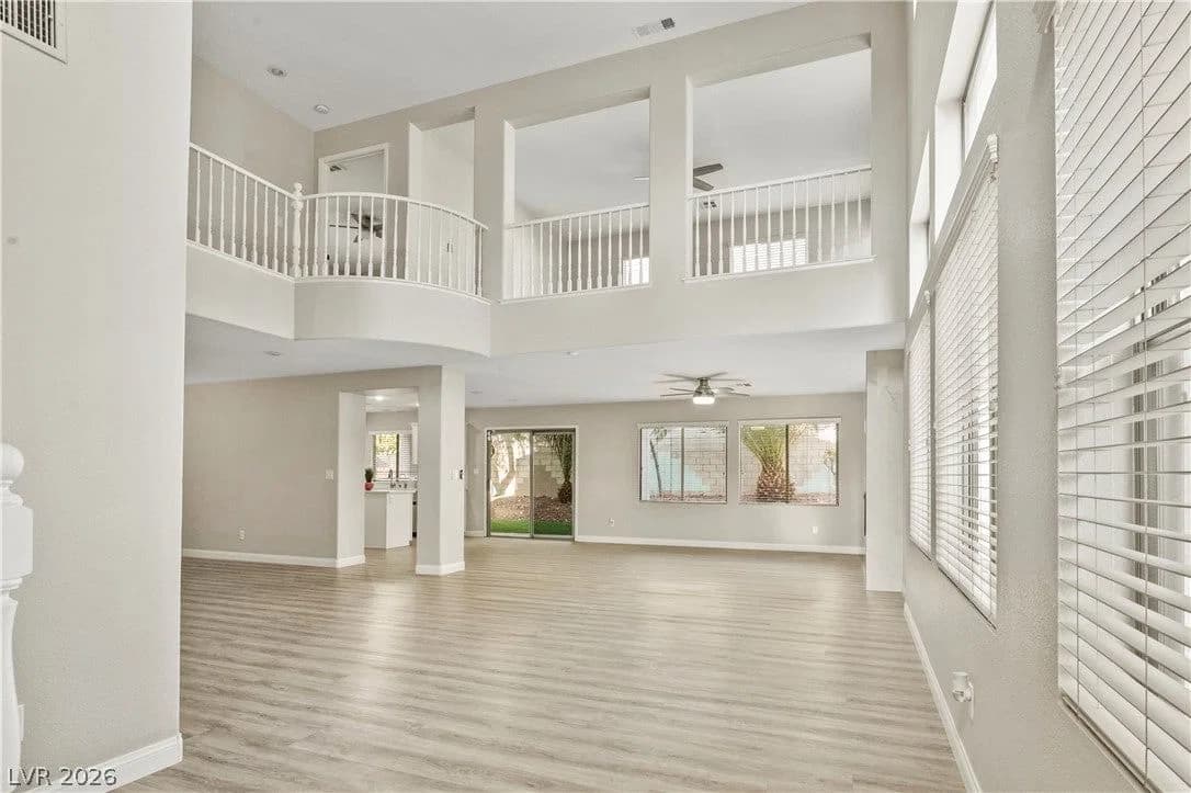 5567 Spruce Hill Court photo 4