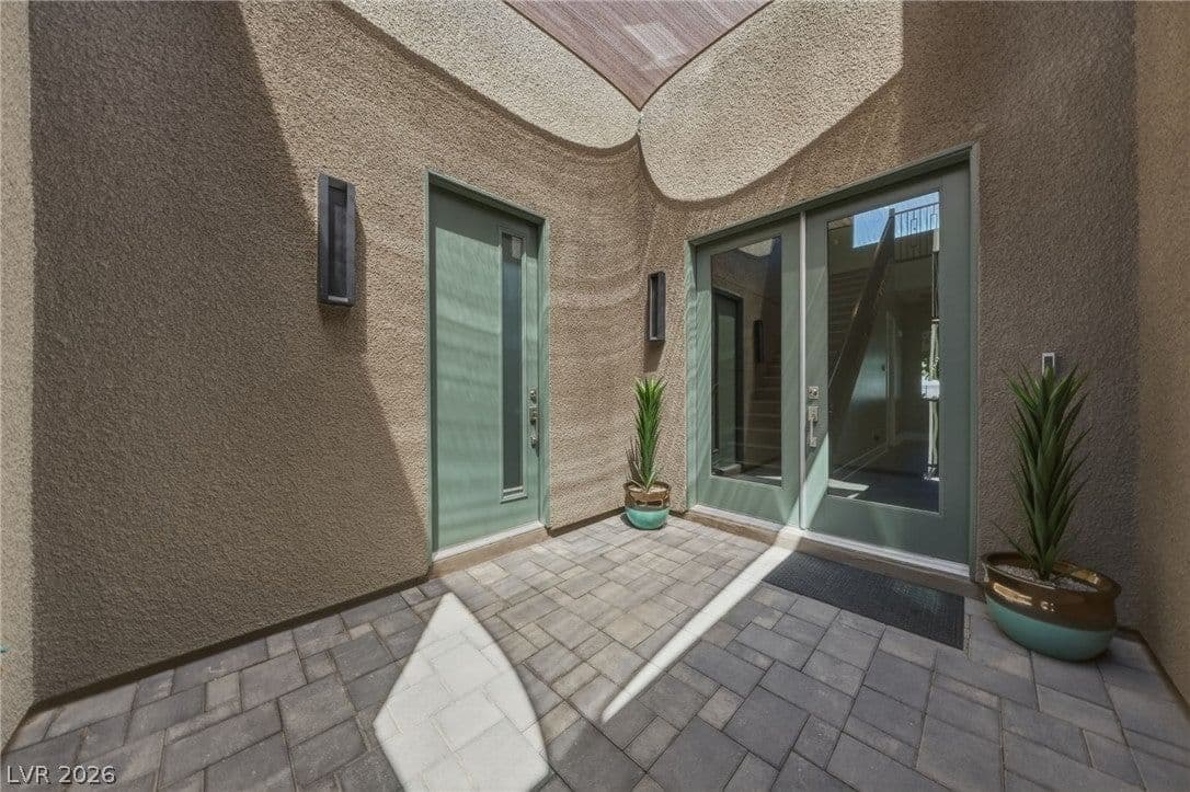 302 Shaded Canyon Drive photo 2