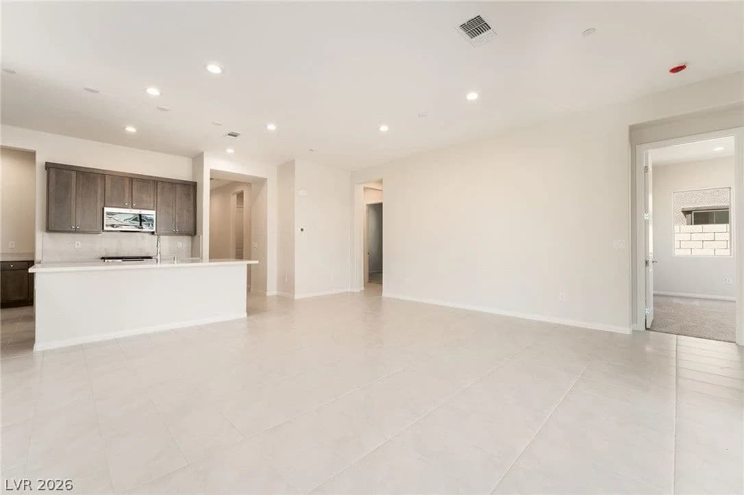 650 Ambridge Drive photo 3