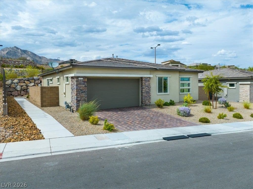 921 Woodburn Lane photo 4