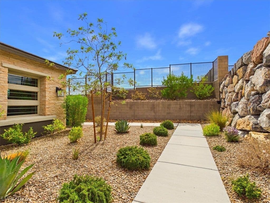 921 Woodburn Lane photo 3