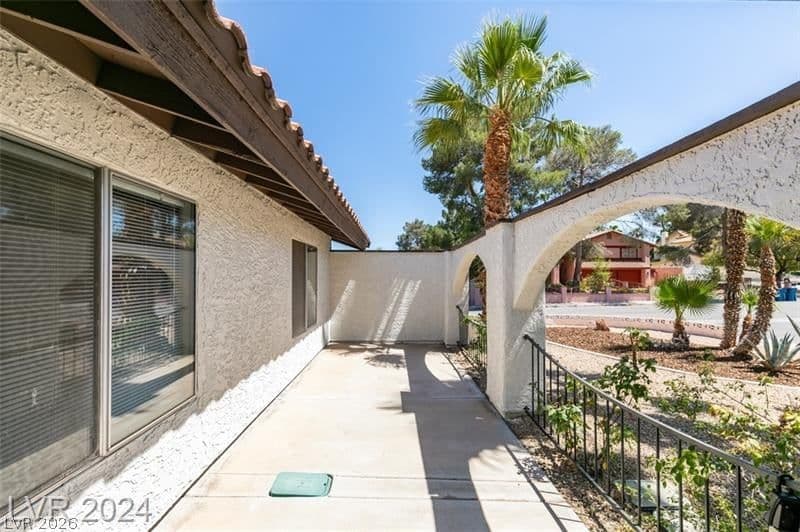 5532 Ramillete Road photo 2