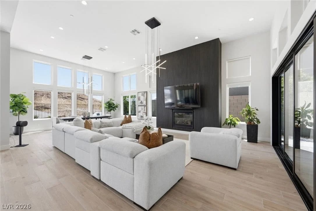 11233 Desert Heights Avenue photo 5