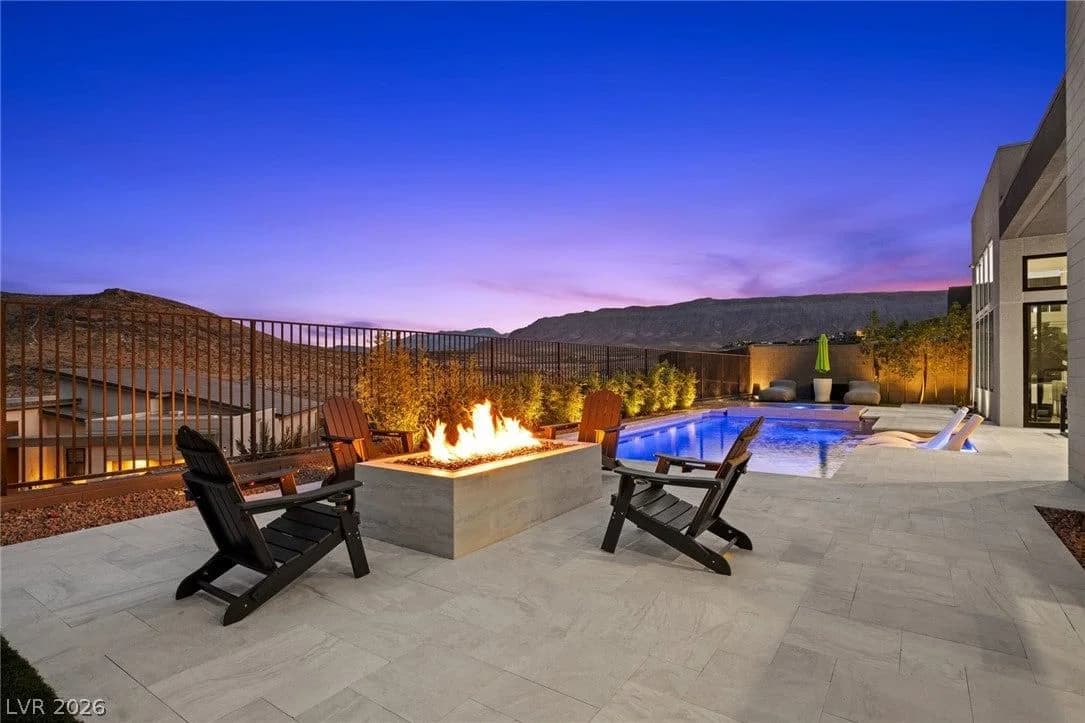 11233 Desert Heights Avenue photo 3