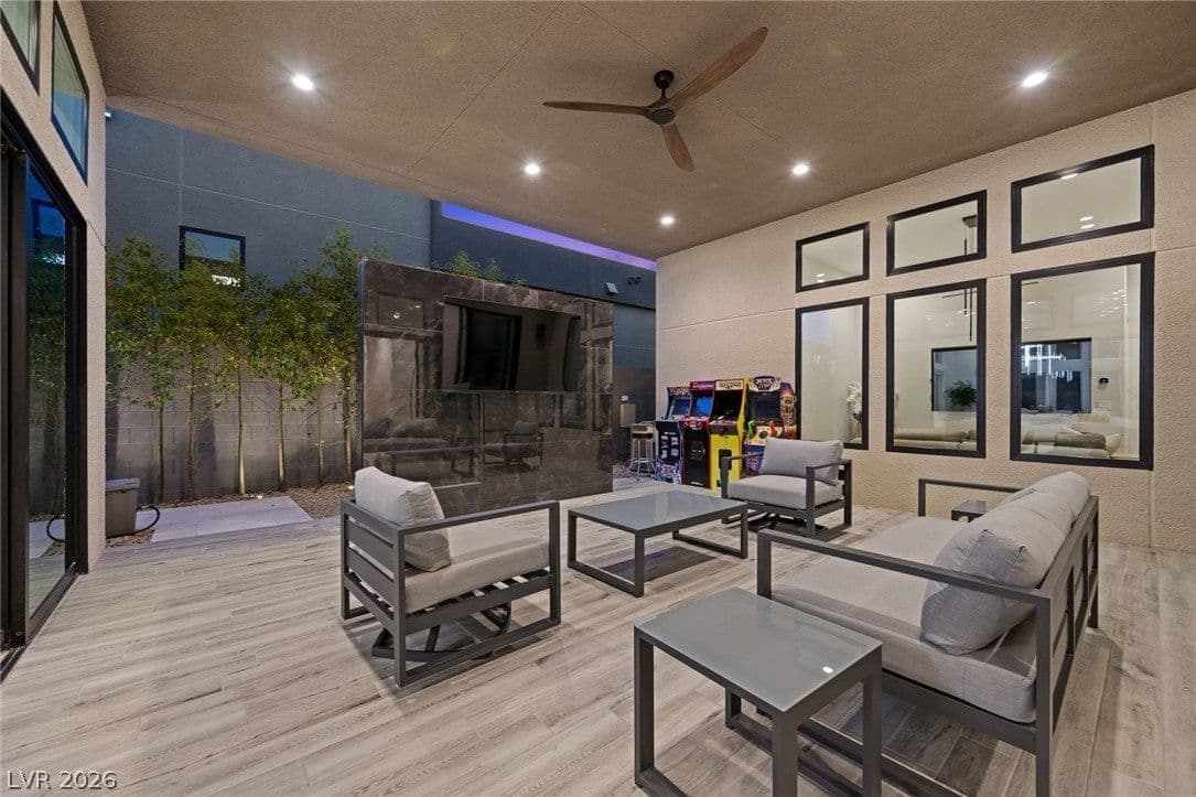 11233 Desert Heights Avenue photo 4
