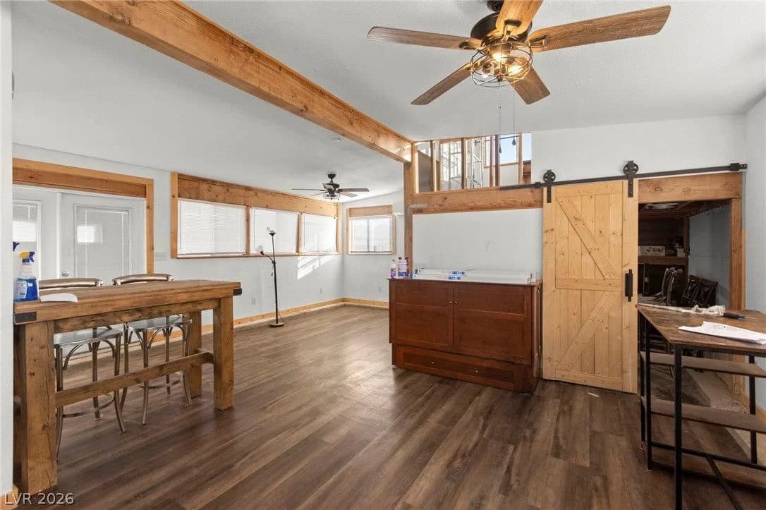 10895 Kyle Canyon Road photo 4