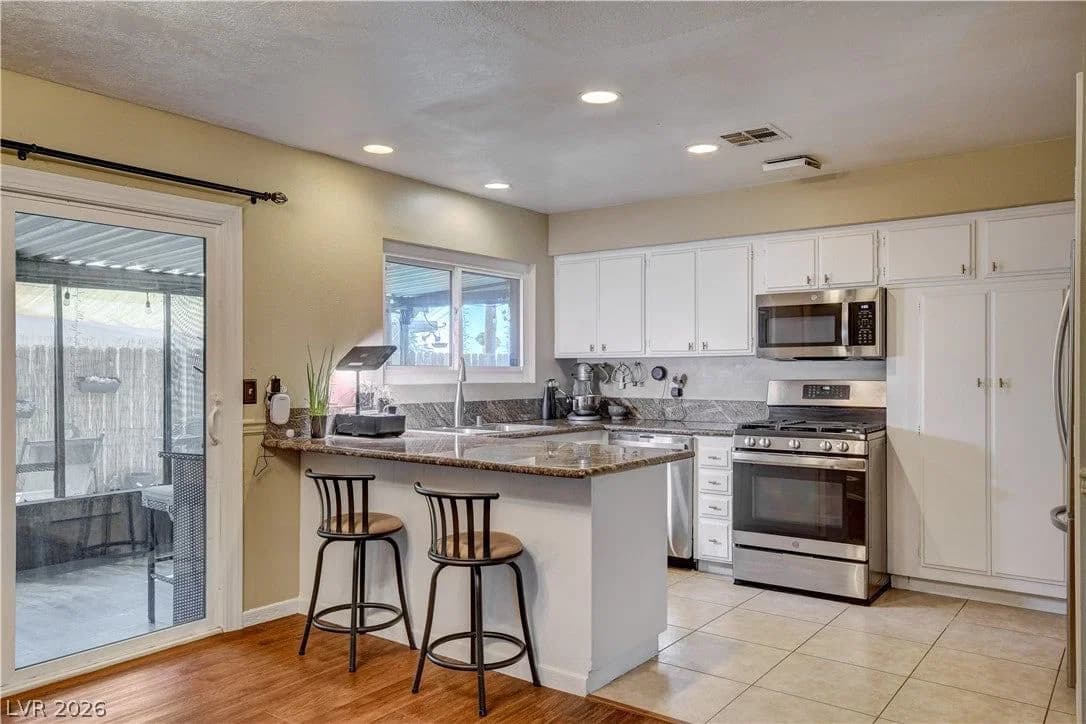 1102 Arapaho Way photo 3