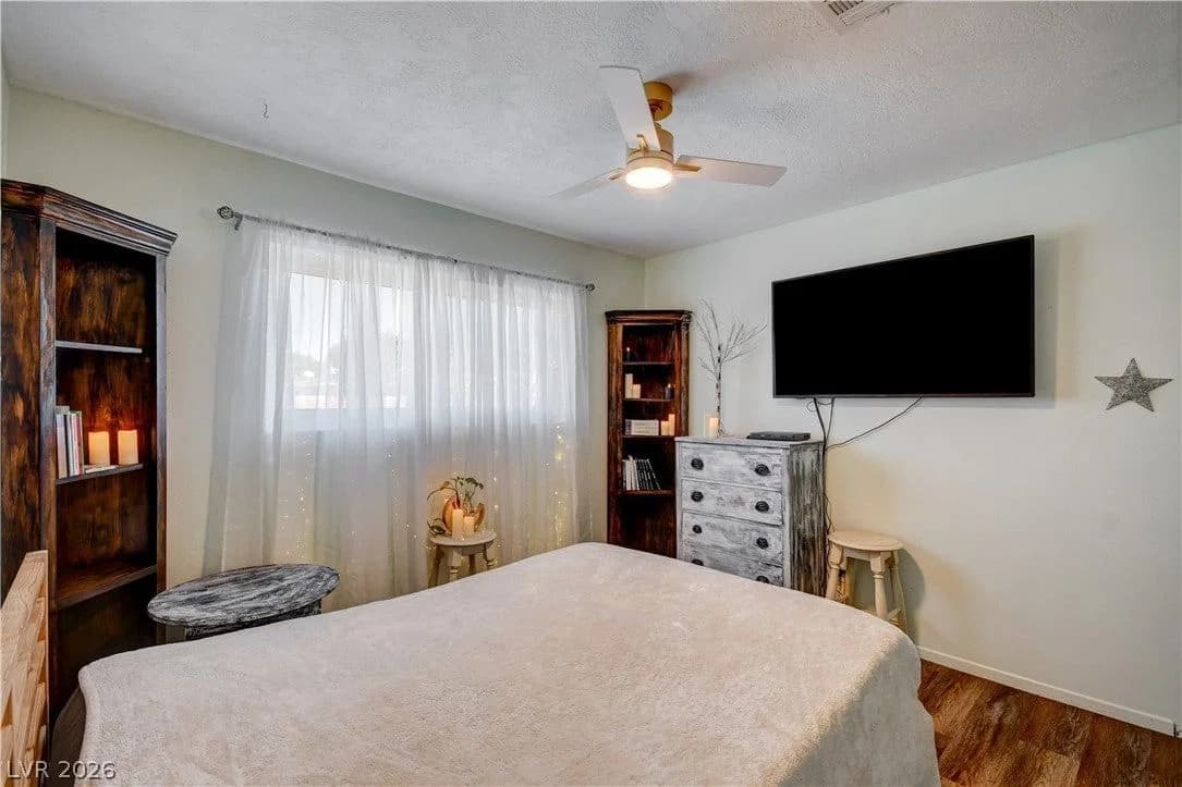 1102 Arapaho Way