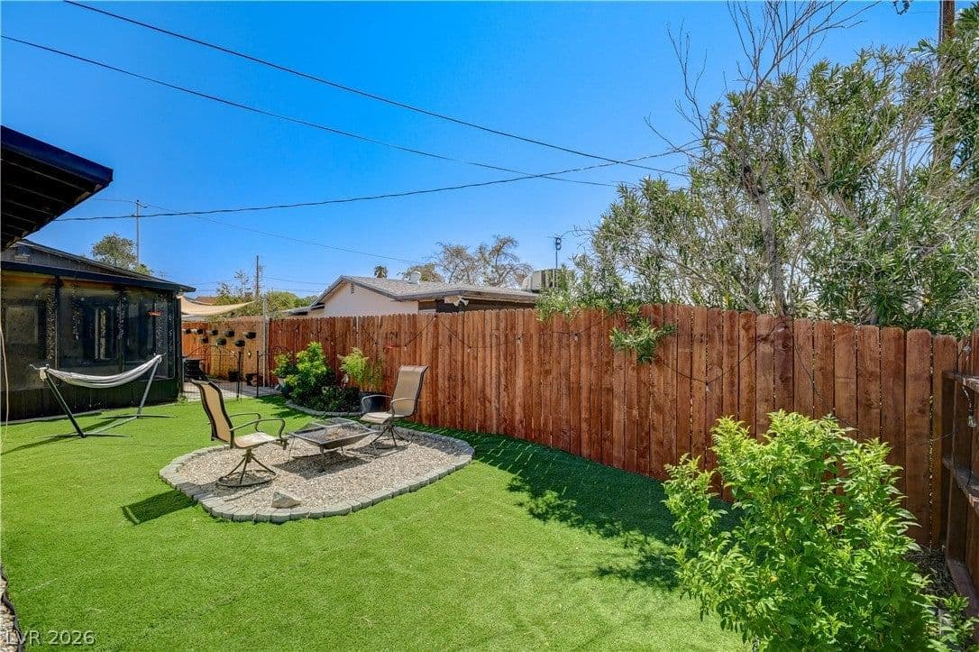 1102 Arapaho Way photo 4