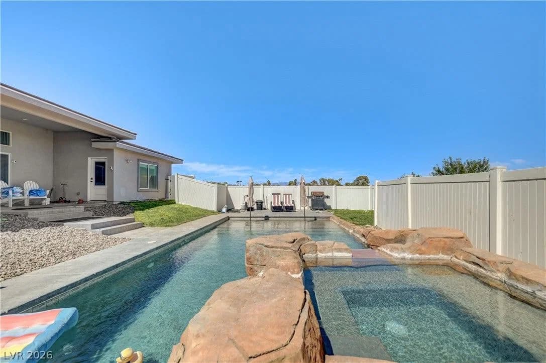 1110 Heyer Street photo 3
