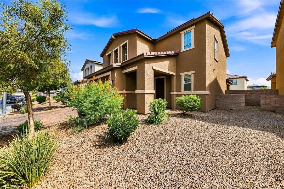 1821 Soto Lane photo 2