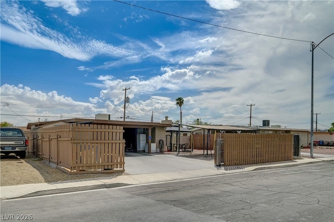 5093 Sun Valley Drive photo 2