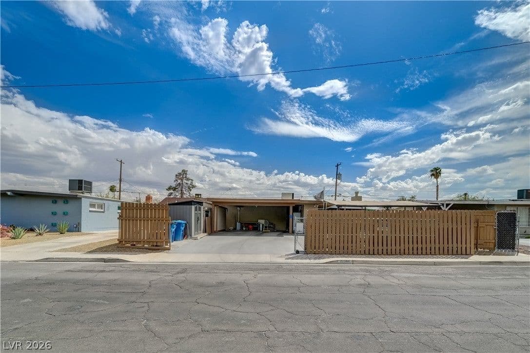 5093 Sun Valley Drive photo 4