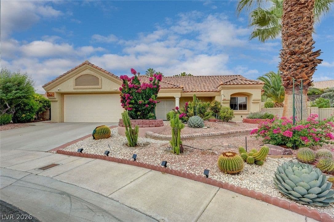 2925 Dry Ridge Court photo 2