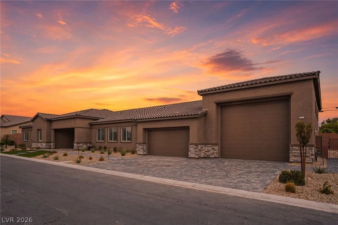 3904 Aiden Creek Avenue