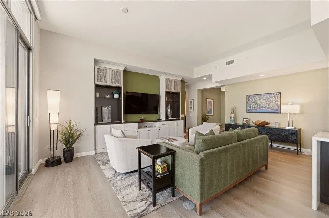 200 Sahara Avenue photo 4