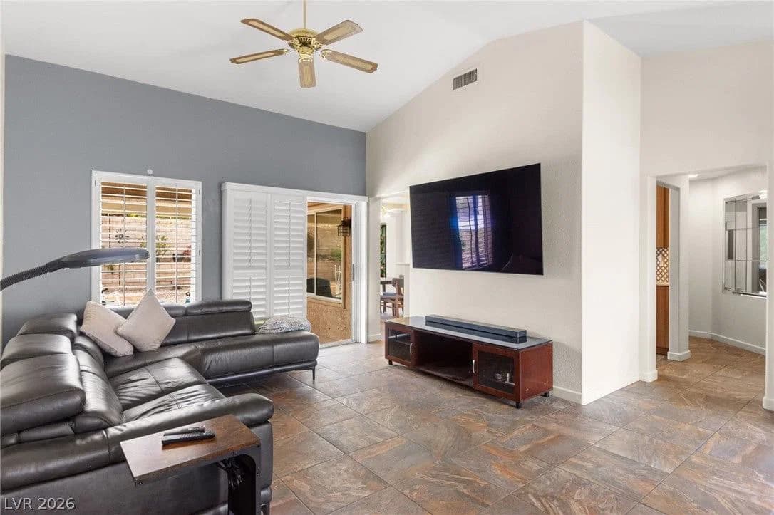 9901 Woodhouse Drive photo 2